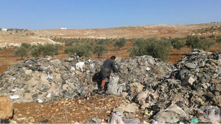 أبو سعيد يرفض الصدقة.. ويجمع البلاستيك!