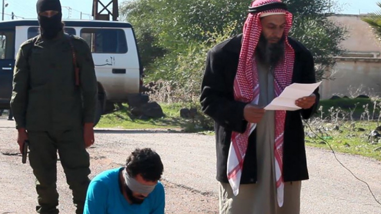 درعا.. "جيش خالد" يعدم شاباً لـ"سبه الذات الإلهية"