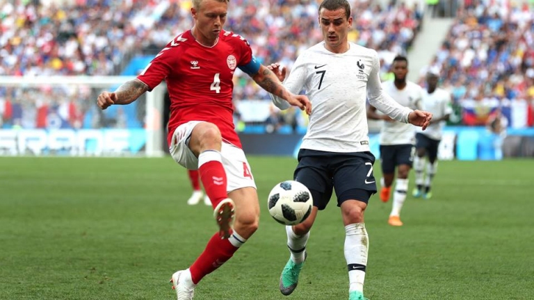 فرنسا تتصدر مجموعتها بالتعادل وأستراليا تودع المونديال رفقة البيرو