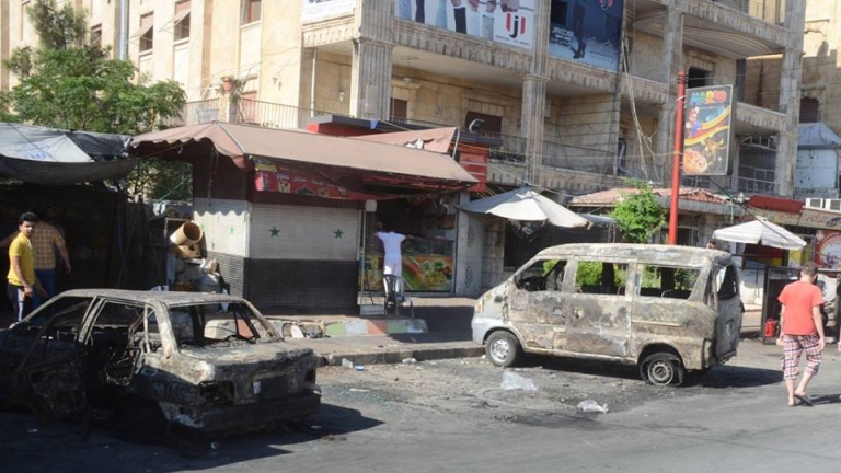 حلب: ضحايا بغارات وصواريخ.. والنظام يحاصر الأحياء الشرقية
