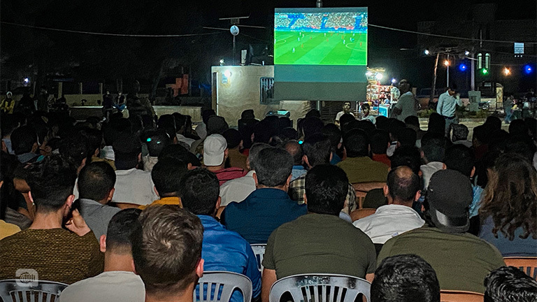 سوريون يتابعون نهائي أبطال أوروبا بين ريال مدريد و ليفربول - روزنة