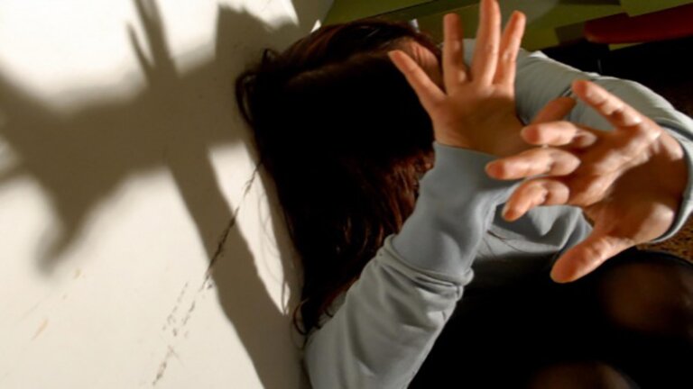صورة تعبيرية لتعرض سيدة للعنف - وسائل إعلامية